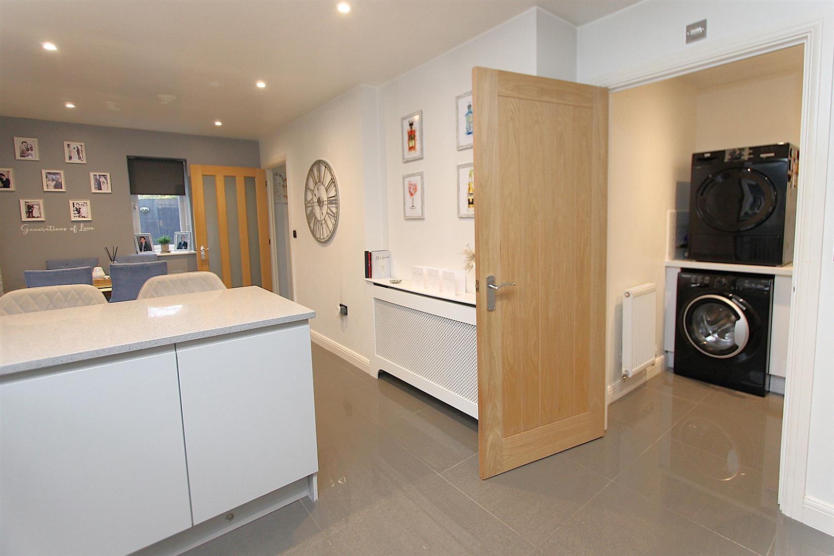 4 bed property in Shrubbery Gardens, Kidderminster